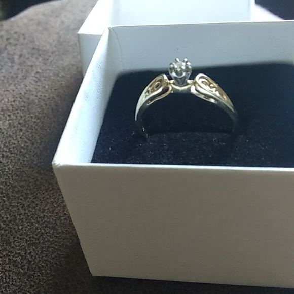 SOLD. 10k GOLD Diamond Solitaire Ring - Picture 5 of 6